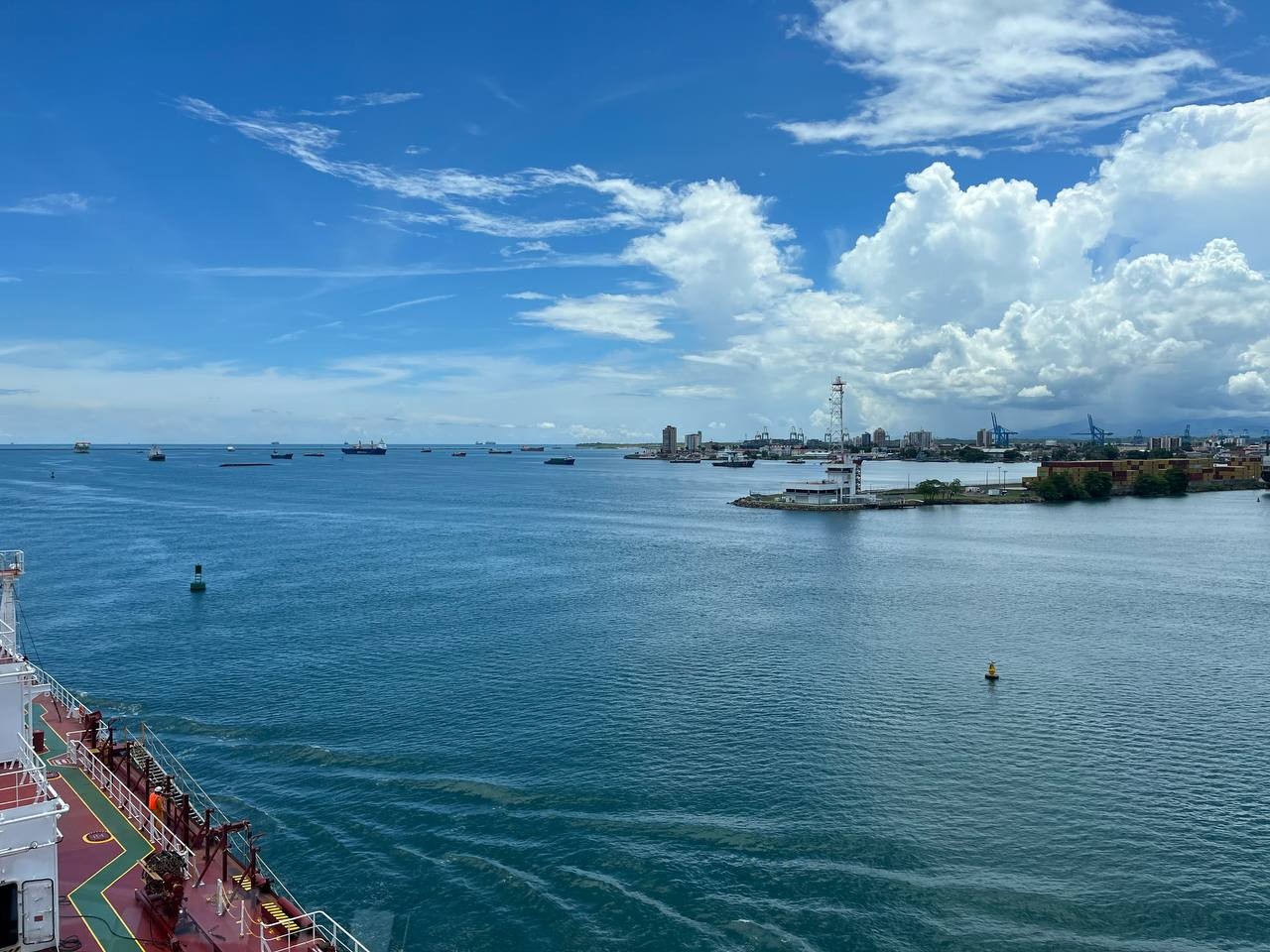 A image that shows a mountain range 